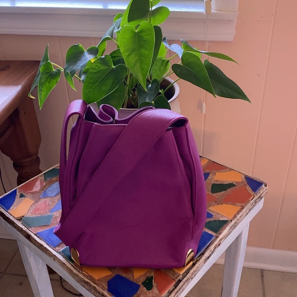 Vince Camuto bag. Inside zipper pkt. Gently used. - Picture 3 of 9